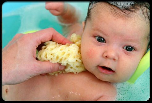 Уход за кожей младенца во время купания