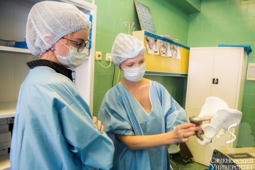 Сеченовские врачи впервые в мире установили онкопациентке имплант переднего отдела таза