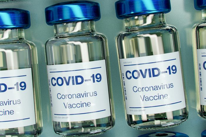 Оксфордский университет опубликовал результаты исследования вакцины против COVID-19 у пожилых