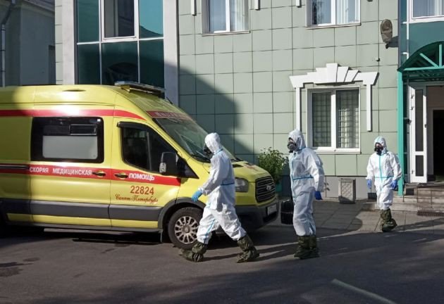 Медсестры скорой помощи в Петербурге через суд добиваются выплат за работу с зараженными COVID-19